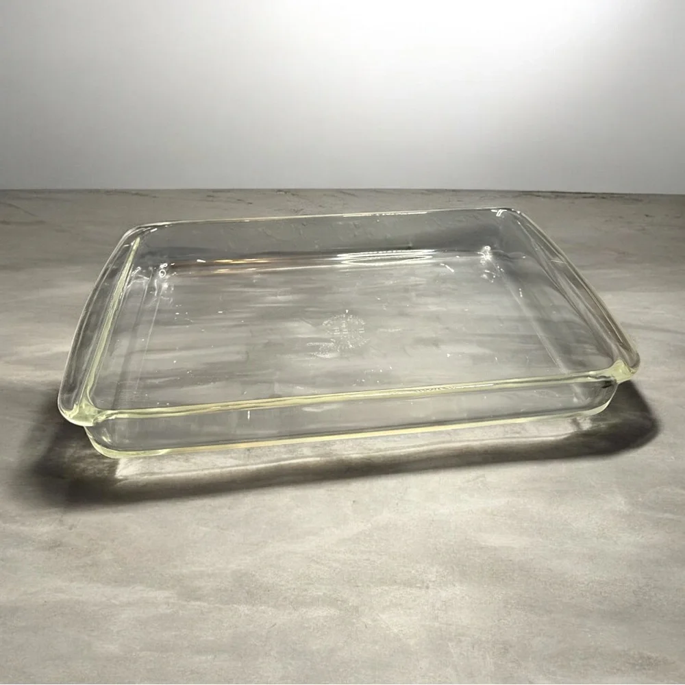 Vintage Pyrex rectangular glass oven dish 16x9x2